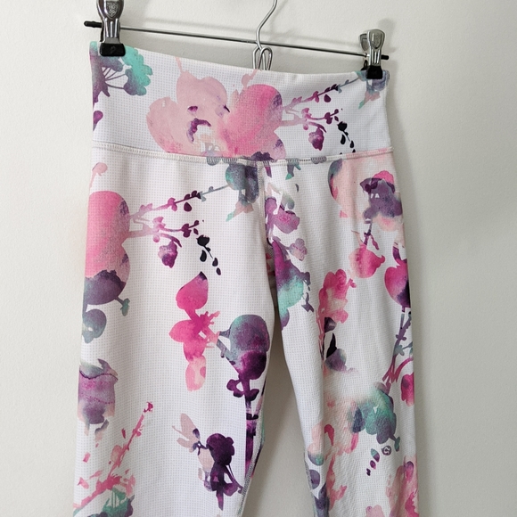 RARE Lululemon Blurred Blossom Wunder Under Crop - Picture 2 of 8